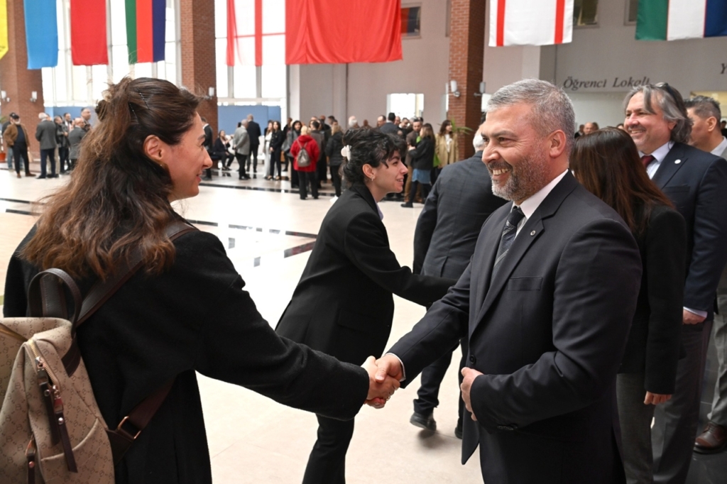 anadolu universitesinde bayram sevinci 3