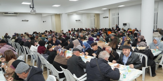 Büyükşehir’in iftar sofrası bu kez günyüzü’nde kuruldu 11 büyükşehi̇r i̇ftar davetleri̇ne devam edi̇yor (7)