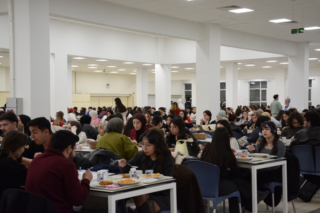 kadir gecesi kampuste birlikte yasandi 3