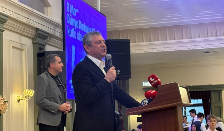 Özgür özel eskişehir’de kadınlarla iftar sofrasında bir araya geldi 24 whatsapp image 2026-03-08 at 20.51.19 (2)