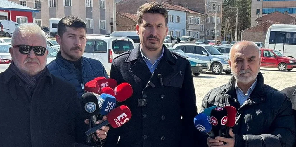 Mustafa kemal bandırma belediyeye ait arsanın belediyede kalması gerektiğini söyledi 8 ak-parti-odunpazari-ilce-baskani-mustafa-kemal-bandirma-basin-aciklamasi