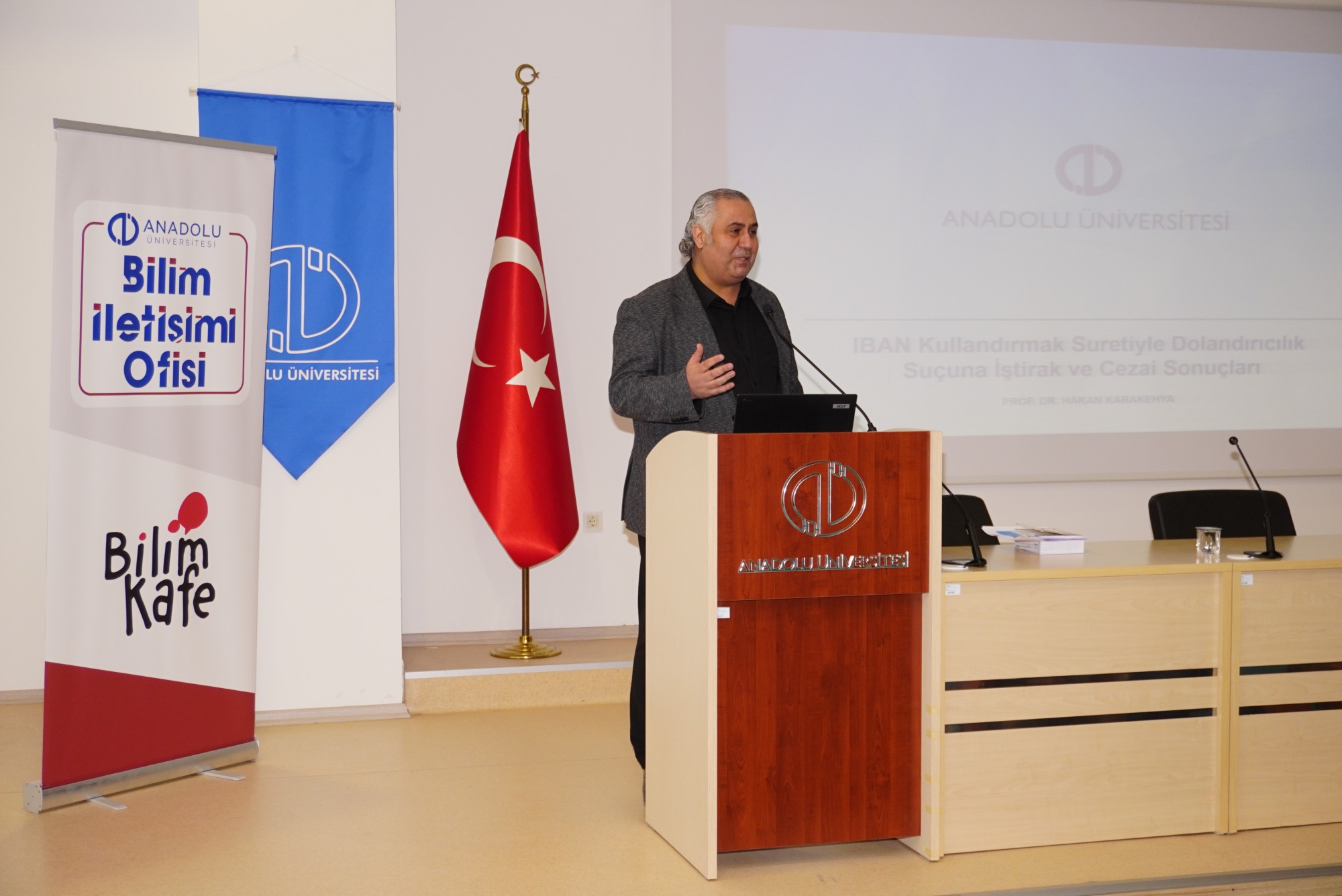 anadolu-universitesi-iban-kullanimi-ve-bilisim-suclari-semineri-hakan-karakehya-ozer-celik