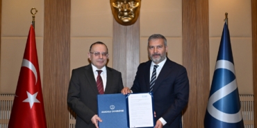 anadolu-universitesi-rektor-yusuf-adiguzel-ve-kav-baskani-mehmet-ulvi-saran-protokol-imza-toreni