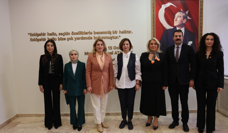 Chp kadın kolları genel başkanı asu kaya başkan ayşe ünlüce’yi ziyaret etti 37 chp-kadin-kollari-genel-baskani-asu-kaya-eskisehir-buyuksehir-belediye-baskani-ayse-unluce-ziyareti