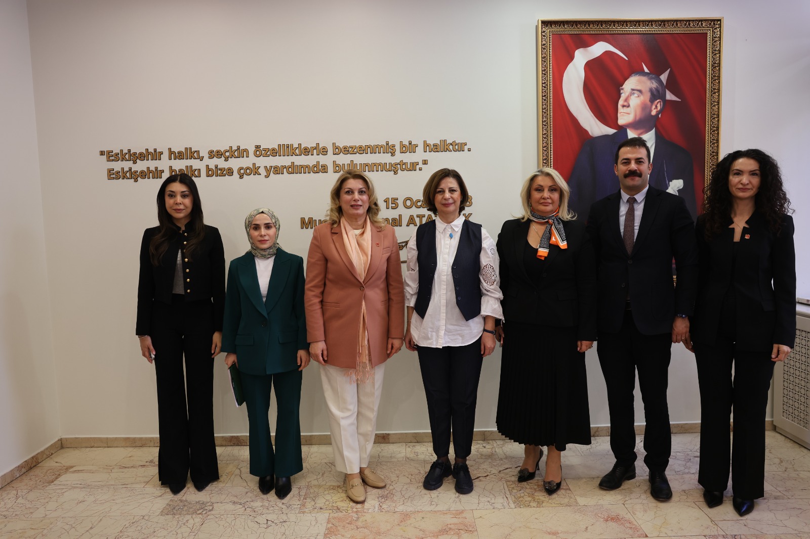 chp-kadin-kollari-genel-baskani-asu-kaya-eskisehir-buyuksehir-belediye-baskani-ayse-unluce-ziyareti