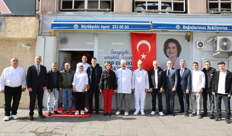 eskisehir-buyuksehir-belediye-bakani-ayse-unluce-asevi-incelemesi-ve-hayirseverlere-tesekkur