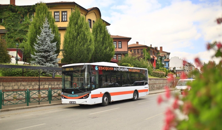 Eskişehir büyükşehir belediyesi üç farklı otobüs hattında ulaşımı kolaylaştırmak için güzergâhları uzattı 22 eskisehir-buyuksehir-belediyesi-otobus-guzergah-degisikligi-duyuru