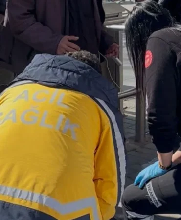 eskisehirde-tramvay-duraginda-yasli-insana-darp-iddiasi-genc-sahis-gozaltina-alindi