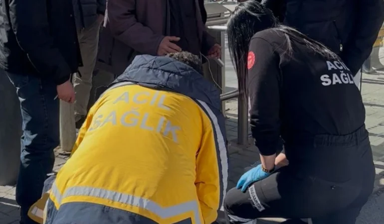 eskisehirde-tramvay-duraginda-yasli-insana-darp-iddiasi-genc-sahis-gozaltina-alindi