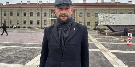 Eskişehir’de ak parti’nin iftar çadırında atatürk'e hakaret: hasan demir’den sert tepki 10 hasan-demir-eskisehirde-en-dusuk-emekli-ayligini-degerlendirdi-emekli-kiraya-ezdiriliyor