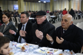 Kazım kurt emek mahallesi sakinleriyle iftar sofrasında buluştu 57 odunpazari-belediye-baskani-kazim-kurt-emek-mahallesi-iftar-programi