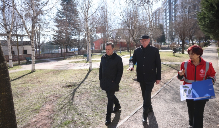 Odunpazarı’nda 2026 yılı park ve spor alanı projeleri netleşiyor 15 odunpazari-belediye-baskani-kazim-kurt-park-ve-yesil-alan-saha-incelemesi