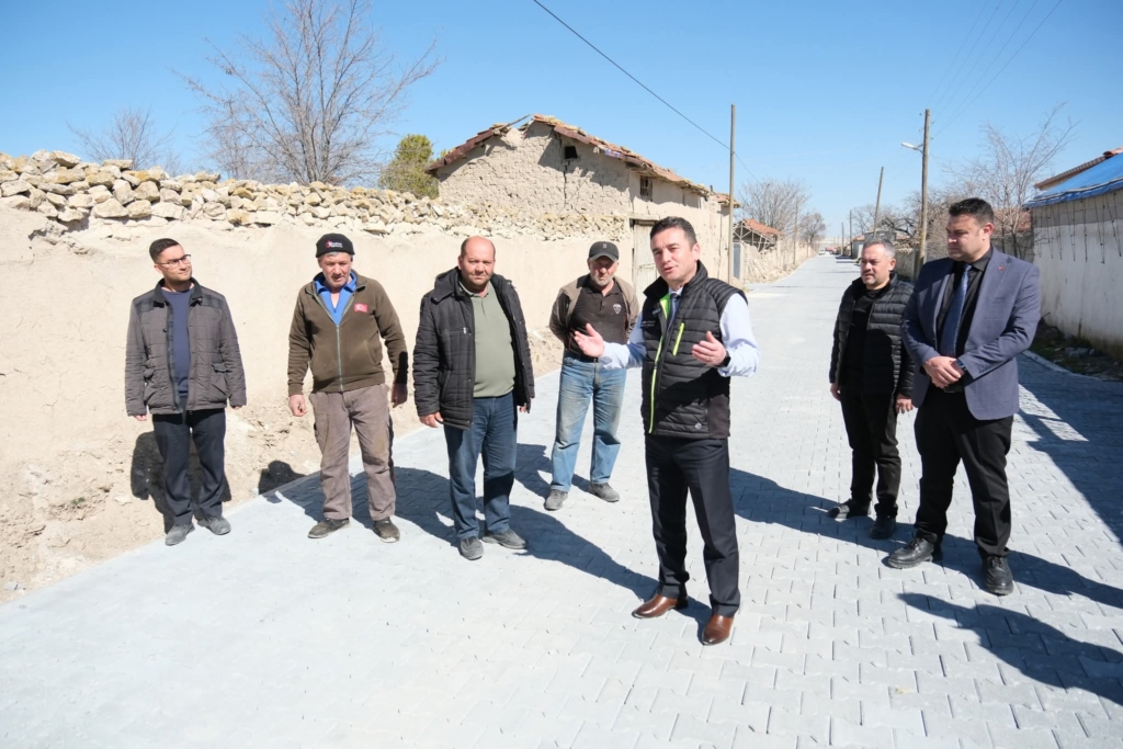 sivrihisar belediye baskani habil dokmeci ve yardimcisi mehmet tas saha incelemesi1