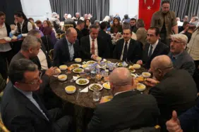 Ahmet ataç, 10 yılda 850 bin vatandaşımızla aynı ekmeği bölüştük 30 tepebasi-belediye-baskani-ahmet-atac-bilecikliler-dernegi-iftar-programi-konusma